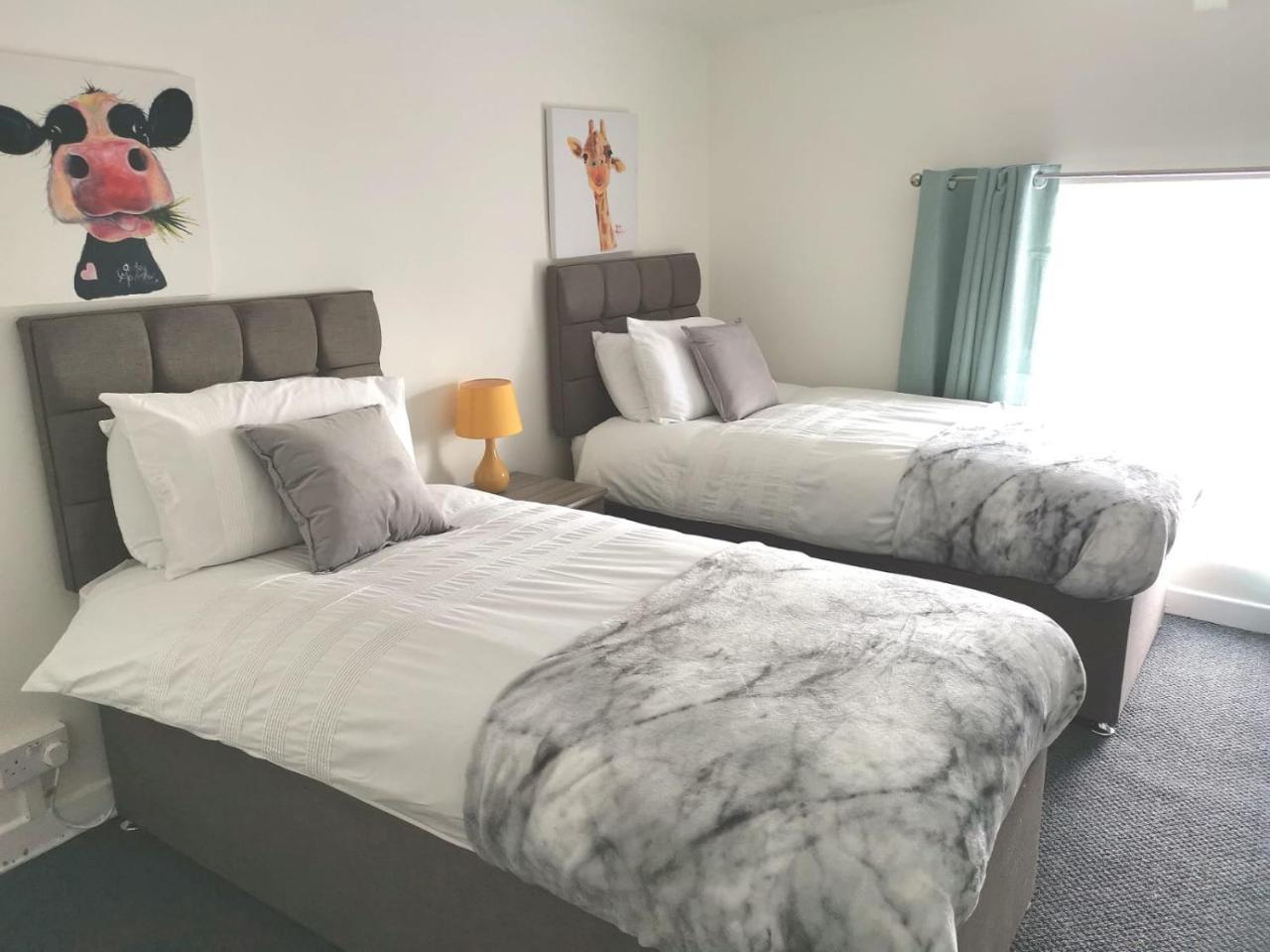 Parking, Smart Tv'S In All Rooms, Central Location Σουόνσι Εξωτερικό φωτογραφία