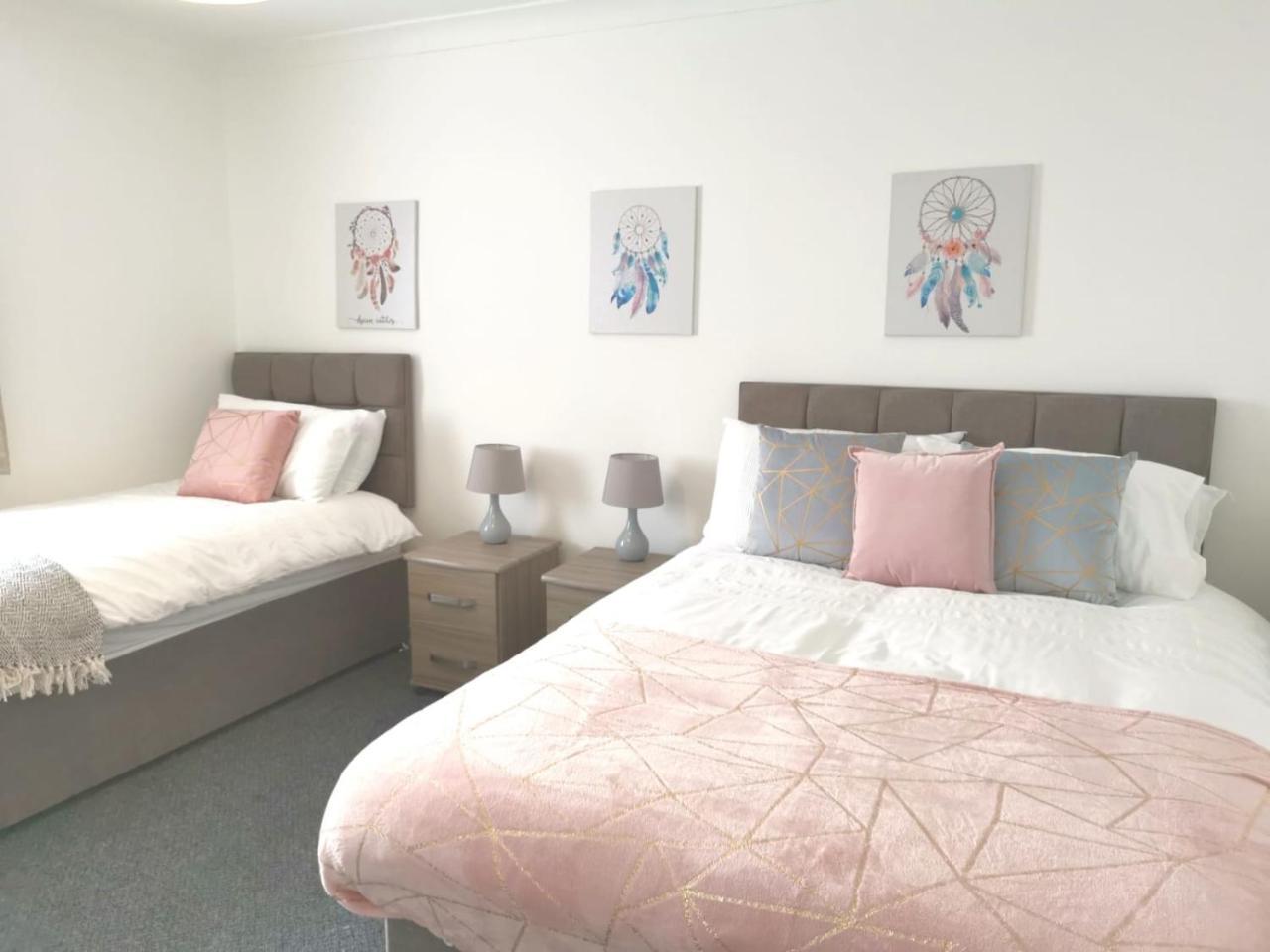 Parking, Smart Tv'S In All Rooms, Central Location Σουόνσι Εξωτερικό φωτογραφία