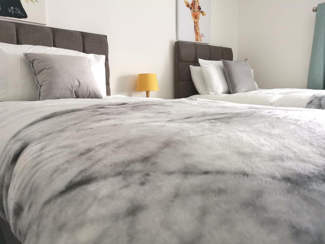 Parking, Smart Tv'S In All Rooms, Central Location Σουόνσι Εξωτερικό φωτογραφία