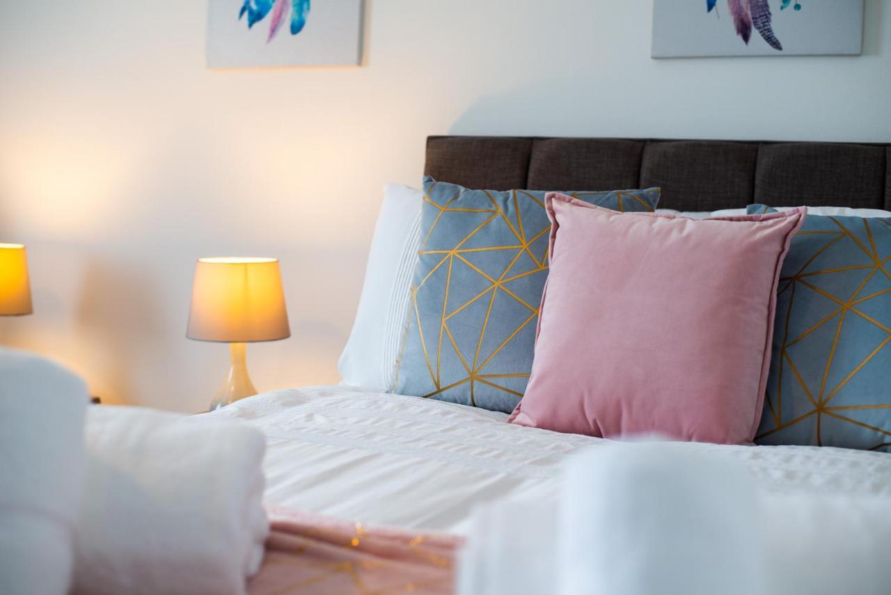 Parking, Smart Tv'S In All Rooms, Central Location Σουόνσι Εξωτερικό φωτογραφία